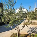 Rey Garden 2 Guest house